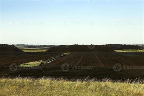 extraction of peat 9451008 Stock Photo at Vecteezy