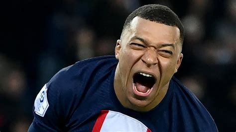 Paris Saint Germain PSG Kylian Mbappé schießt sich mit Tor Rekord