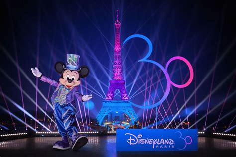 Mickey Mouse Dancing In Front Of The Eiffel Tower At Disneyland World S