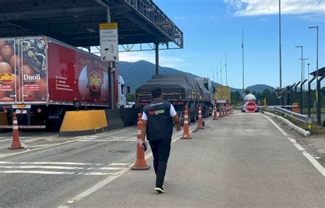 VÍDEO PROCON SC libera cancelas de pedágios na BR 101 SC