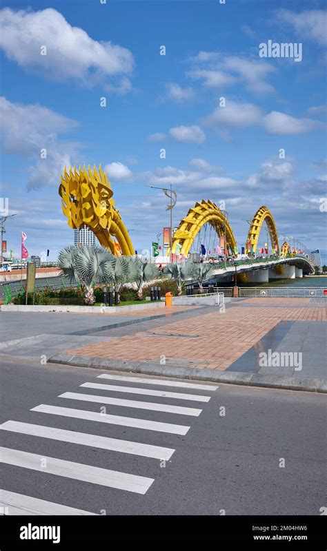 Danand Dragon Bridge Over River Hàn In Da Nang Vietnam Stock Photo Alamy