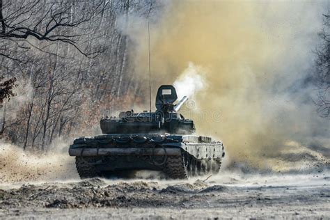 Tanque T Do Russo Foto De Stock Imagem De Verde Blindado