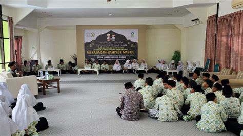 Peringati Hsn Santri Dayah Samudera Pasai Madani Dilatih Bahtsul