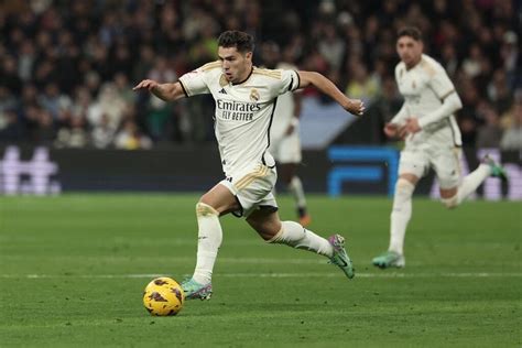 Liga Le Real Madrid Bat Villarreal Et Prend Provisoirement La T Te Du