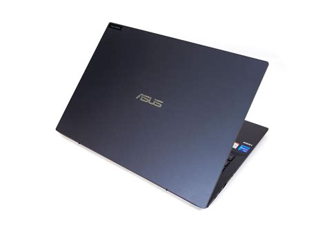 世界最輕巧 16 吋大螢幕商用筆電 Asus Expertbookb5 Oled B5602cvn 兼具輕薄高性能大畫面續航擴充新選擇