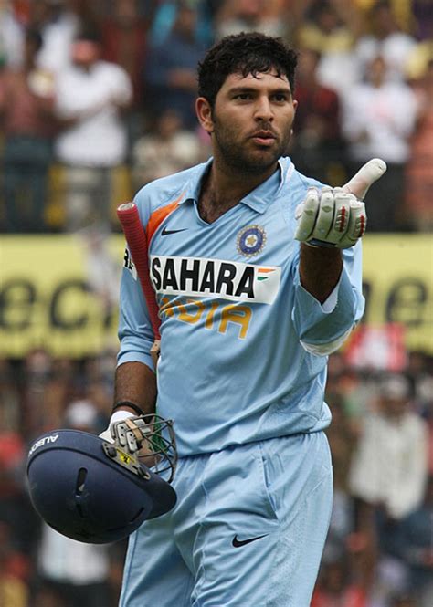 Yuvraj Singh blows a kiss to the pavilion | ESPNcricinfo.com