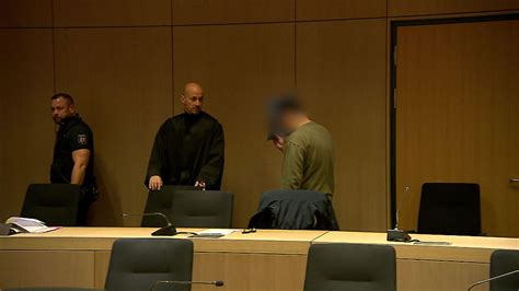 Prozess Um Dreifach Mord Familienvater Steht Vor Bochumer Landgericht