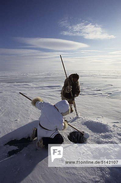 Inuit Angeln Baker Lake Nunavut Kanada