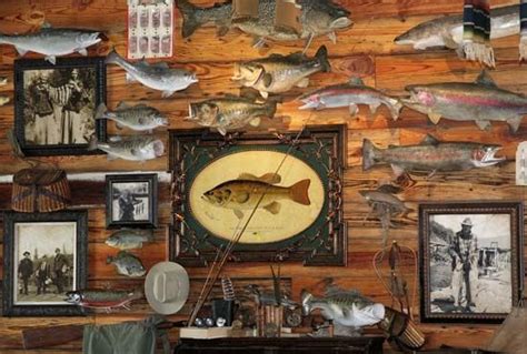 There Are Many Fish Hanging On The Wall In This Room With Pictures And