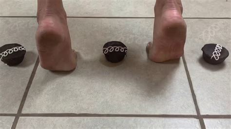 Hawaiian Feet Crushing Chocolate Cupcakes Youtube