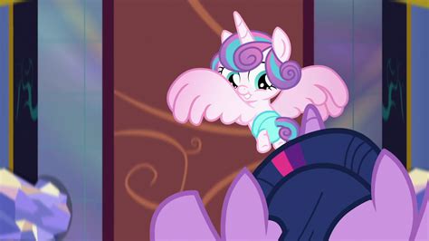 Imagem Twilight Sparkle Flying Over Flurry Heart S7e3png My Little