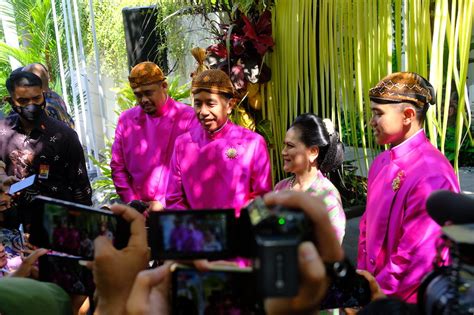 Menangis Saat Sungkeman Dan Siraman Kaesang Ibu Negara Iriana Jokowi