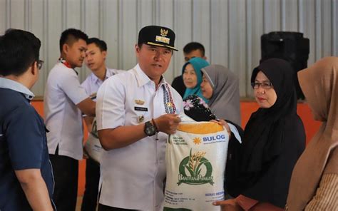 Pj Bupati Lampung Barat Launching Penyalurah Beras Bantuan CPP