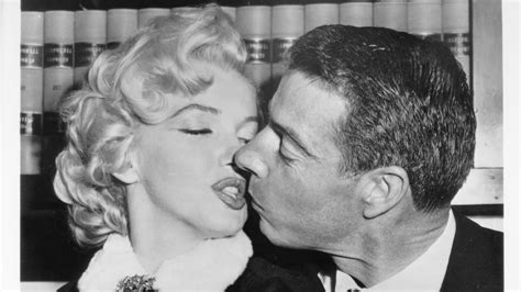 Marilyn Monroe And Joe Dimaggio S Sex Life New Book About Marilyn Monroe S Sex Life Marie Claire