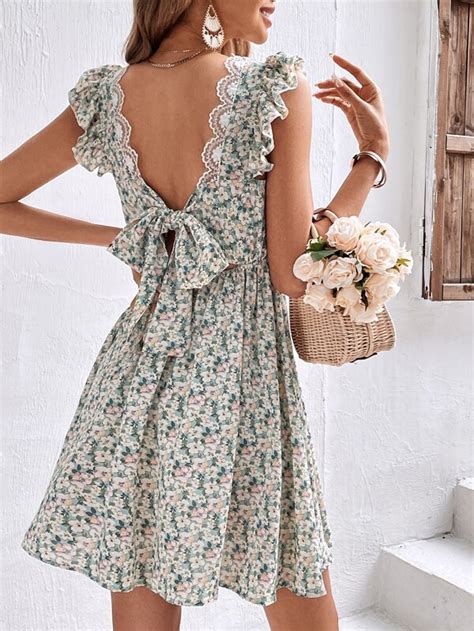 SHEIN Frenchy Vestido impressão floral dits renda de contraste amarrado