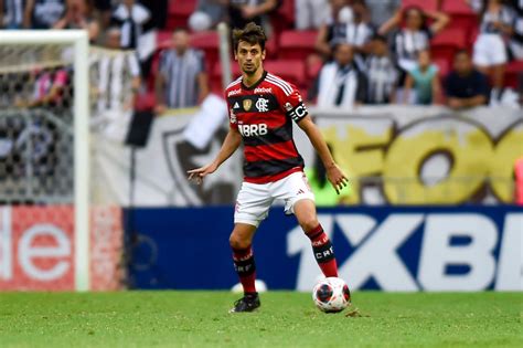 Rodrigo Caio relembra lesões no Flamengo e fala sobre saúde