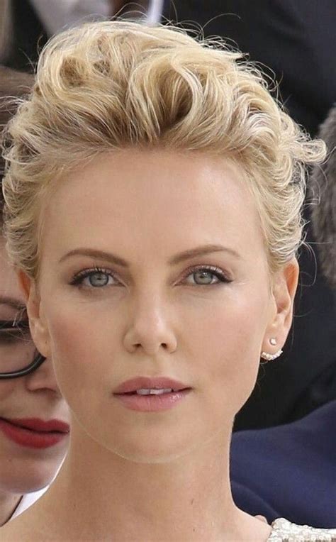 40 Best Charlize Theron Short Hairstyle Ideas That Looks So Cute Short Hair Styles Charlize