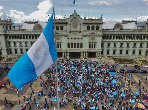 Guatemaltecos Protestan En Contra De Golpe De Estado