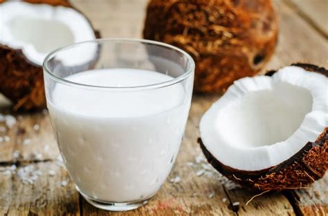 Leche de coco- Beneficios, contraindicaciones, usos y receta casera