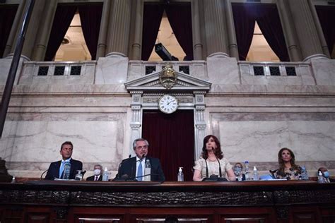 Argentina El Oficialismo Argentino Se Queda A Dos Senadores De La