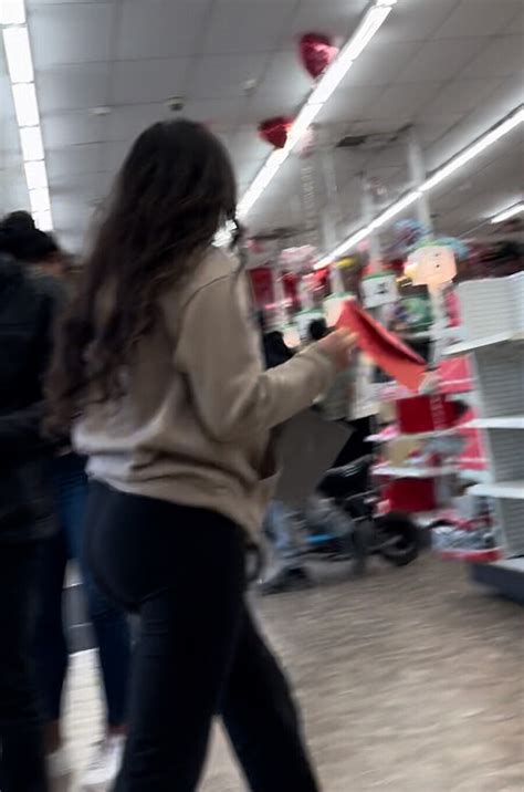 LATINA CUTIE IN FLARE LEGGINGS OC Spandex Leggings Yoga Pants Forum