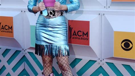 Katy Perry Saca Su Lado Más Colorido En Los Acm Awards 2016 Cuore