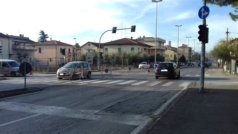 Semaforo Out In Viale Del Lavoro Ci Vorr Tempo Per Sistemarlo