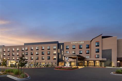 Petaluma Hotel California | Courtyard Petaluma Sonoma County