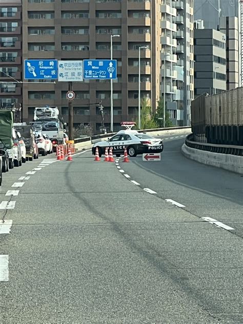 新御堂筋で大型トラックが事故南行き一部区間通行止め渋滞発生 子育てなぁぜなぁぜ