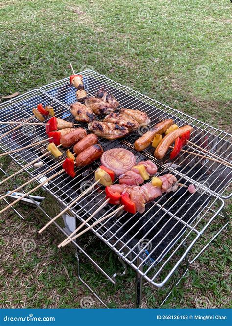 Barbacoa De Camping Al Aire Libre Imagen De Archivo Imagen De Tiendas