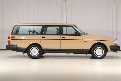 This Beige Volvo Dl Wagon Shows Just K Miles Autoevolution