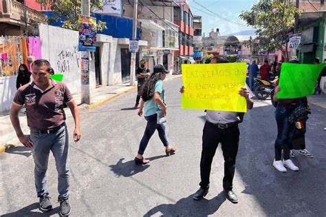 Bloquean Otra Vez Trabajadores Frente Al Ieejag Para Exigir Su Salario