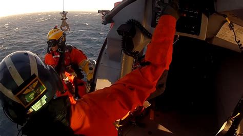 California Oregon Coast Guard Crews Rescue 6 People From Sinking