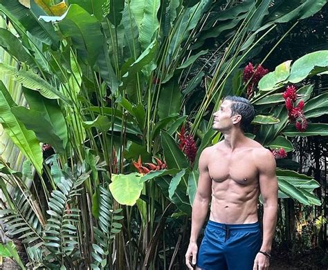 Specchio Specchio Delle Mie Brame La Prima Sexy Gallery Social Vip Del Gay It