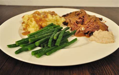 My Tiny Oven: Slow Cooker Roast Beef and Gravy