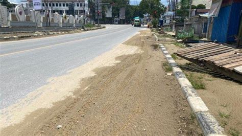 Banjir Di Ruas Jalan Sam Ratulangi Kendari Sisakan Lumpur Warga