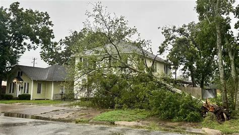 Beryl Beryl Weakens To Tropical Storm After Sweeping Into Texas As