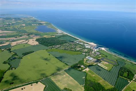 Luftaufnahme Damp Küsten Landschaft am Sandstrand der Ostsee mit der