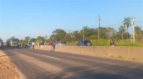 La Ruta Al Norte Cruce O Est Bloqueada Por Comunarios De Turobito Que