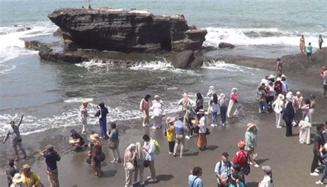 Nusabali Tanah Lot Primadona Wisatawan Saat Libur Natal