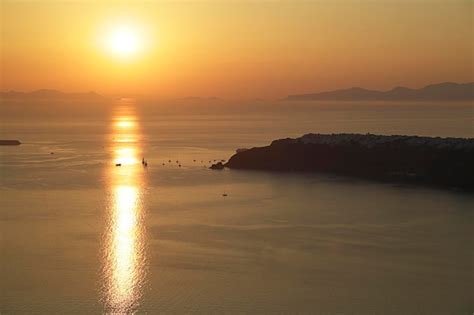 Premium Photo | Sunset on santorini island with some sailboats greece