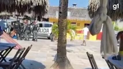 Dupla é presa momentos após matar homem a tiros em barraca de praia em