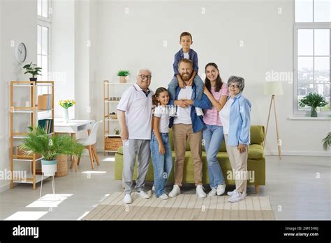 Familia De Tres Generaciones Fotograf As E Im Genes De Alta Resoluci N