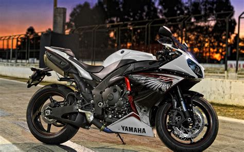 K Bike White Yamaha R Yzf Yamaha Yzf Hd Wallpaper