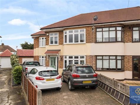 4 Bed Semi Detached House For Sale In Heather Way Rise Park Rm1 £