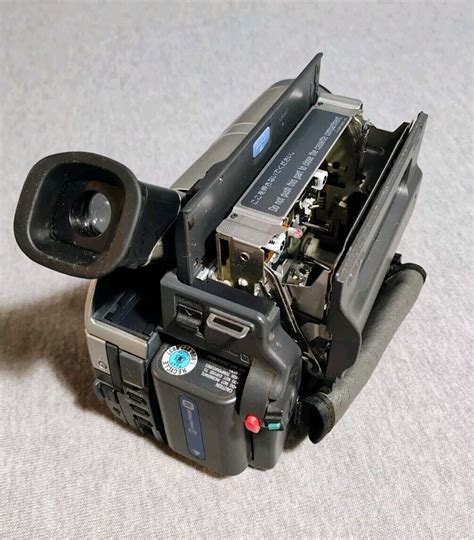 Sony Handycam CCD TRV608 Hi 8 Analog Camcorder W Nightshot Works