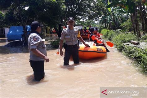 Sungai Meluap Ratusan Rumah Warga Di Jember Jatim Terendam Banjir