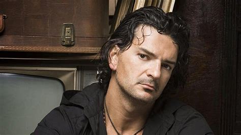 Cantautor Ricardo Arjona lanzó disco SECO y videoclip Mujer AlMomento