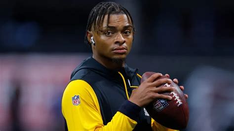 Nfl News Steelers Hc Mike Tomlin Makes Something Clear On Justin Fields In Midst Of Russell