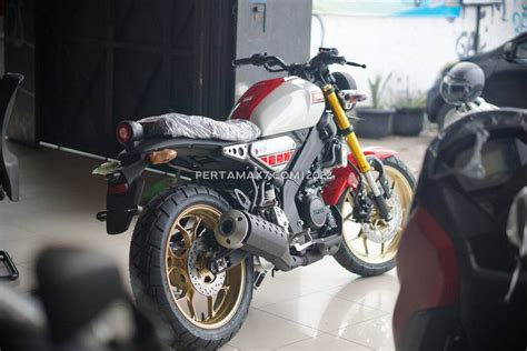 Kanan Depan Yamaha XSR 155 Merah Putih WGP 60th Anniversary Pertamax7